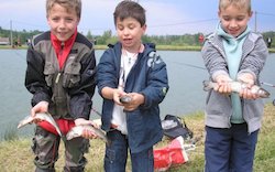 concours-de-peche-special-enfants-vazerac-tarn-et-garonne-occitanie-sortir-82
